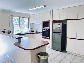 Pet friendly home near Adventure World Fiona Murdoch - 1