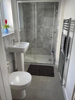 Furnished 4 BR House Parking, Wi-Fi, Kitchen - 1