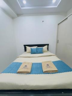 B2 601 1BHK Flat by Charter Stays - 8