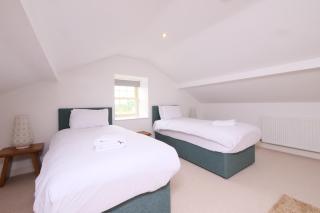 Salton Retreat Large Group Accommodation Sleeps 28 - 5