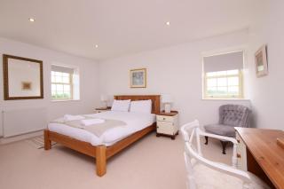 Salton Retreat Large Group Accommodation Sleeps 28 - 3