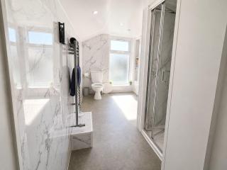 Five Bed Canterbury City Centre with Parking - 1