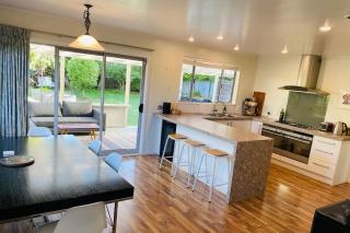 Spacious 4 BRM home with spa and large garden - 6
