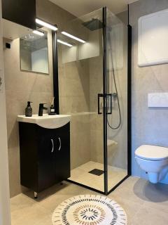 Luxury Balcony River View apt - Heart of Voss - 7