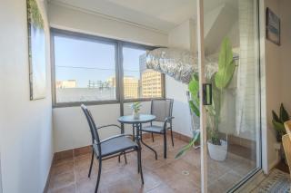 Central 2BR on King William - 5