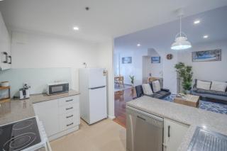 Central 2BR on King William - 4