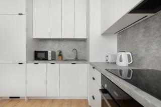 Nowoczesny Apartament z Balkonem i Parkingiem by Noclegi Renters - 7