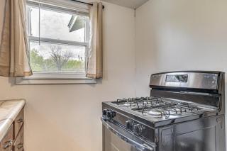 1 Mi to Park & Lake! Charming Retreat in Sullivan - 1