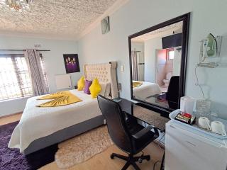 Emakhaya B&B - 8