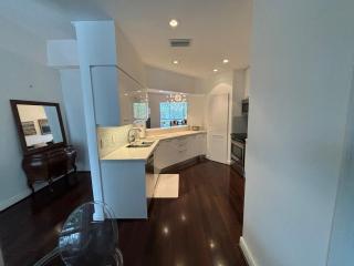 Luxury Apartment At IMG - 1