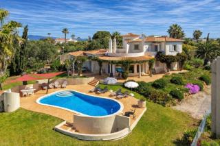 Villa with beautiful sea views, pool & spacious gardens & great for remote work - 6