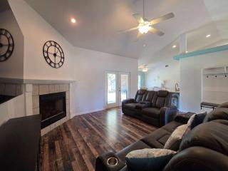 Spacious 3 BR home near beaches and shopping - sleeps 7 - 7