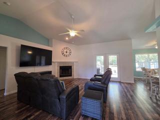 Spacious 3 BR home near beaches and shopping - sleeps 7 - 5