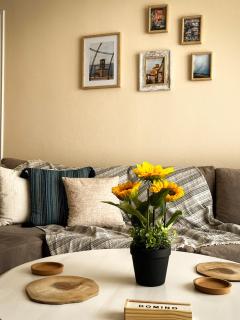 Bright 5th-Floor Apartment with Balcony - 0