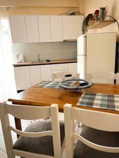 Bright 5th-Floor Apartment with Balcony - 5