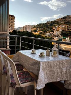 Bright 5th-Floor Apartment with Balcony - 3