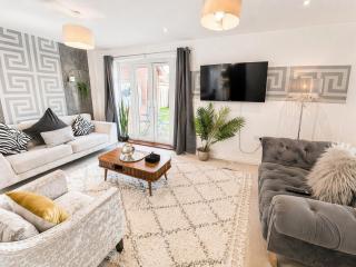 Maidstone Spacious Retreat - Hot Tub - Parking - 6