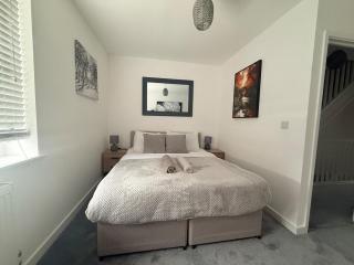 Canterbury Stay with en-suite and Free Parking - 6