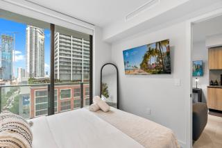 Corner 1BR plus Den - Free Parking - Walk to Bayfront Park - 2