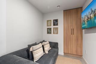 Corner 1BR plus Den - Free Parking - Walk to Bayfront Park - 6