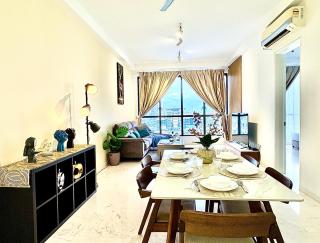 Setia Sky88 Modern Chic Suite Sunset Pool View 3KM to JB CIQ 3R2B 7pax - 5