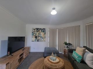 Scenic Ocean View & Sunset- Walk to Falcon Beach - 9