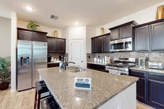 El Paso Family Retreat Games, Grill and Fenced Yard - 1