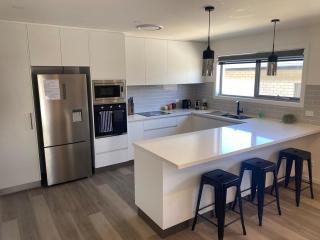 Villa 3 NEW 2Bed-Bath Close to Shops-10 minutes to Airport - 9