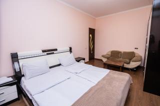 Favorit Hostel Yvn - 4