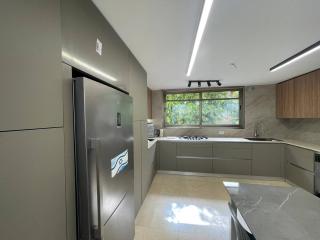 Luxury Family Villa with Private Pool & Jacuzzi - 4