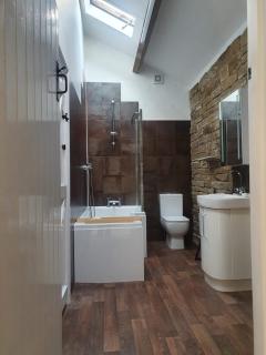 Edgerton coach house, Detached cottage in town, Spacious rustic charm - 2