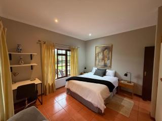 Ravenscroft Cottage Ezulwini - Stylish A-Frame Furnished Cottage in Mantenga - 9