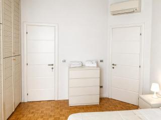 Ampio ed elegante appartamento di 100 mq, 2 bagni, fino a 6 Ospiti vicino a centro, stazione e fiera - 1