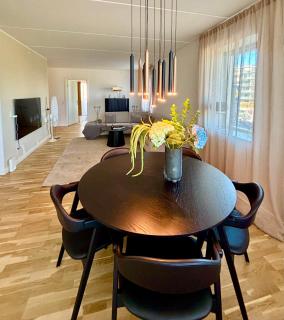 Seafront Apt - Bright, Beach, Direct Airport Metro - 7