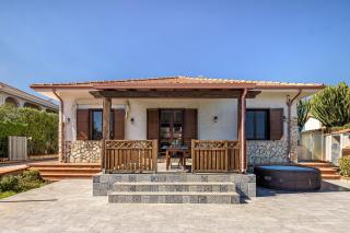 Residenza Pozzillo, villa con Jacuzzi, Giardino e Area Giochi a pochi passi dal mare - 5