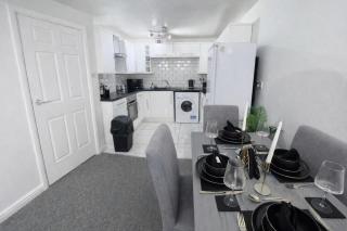 Spacious 1 Bed Apartment Retreat - Private Parking - 7