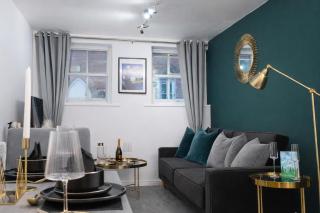 Spacious 1 Bed Apartment Retreat - Private Parking - 3