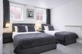 Spacious 1 Bed Apartment Retreat - Private Parking - 2