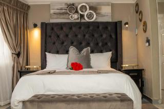 Luxury 3-Bed Home, Exquisite Stay - 5