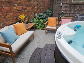 Charming Cottage Downtown - Walk to OTR with Hot Tub & Indoor Fireplace - Cincinnati - 6