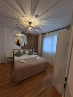 U1 Metro Nearby - 1-BR - fast Wi-Fi - 5