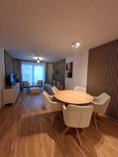 U1 Metro Nearby - 1-BR - fast Wi-Fi - 6