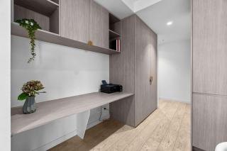 Skyline Family Retreat 2B2B Steps to Rundle mall - 8