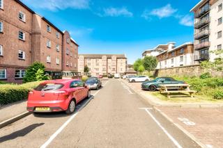 GuestReady - Stylish Apt w/ Parking near Edinburgh - 9