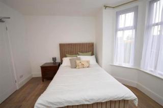 Comfortable 6BR Home - Coast & Sizewell Nearby - 3