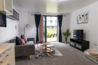 Meadowside Quay 2BR Luxurious Apartment - 0