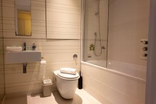 Meadowside Quay 2BR Luxurious Apartment - 3