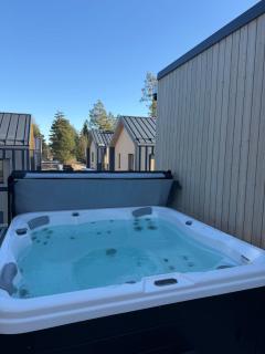 Glorious two-floor house, hot tub, 4 bedrooms, sauna, park - 0