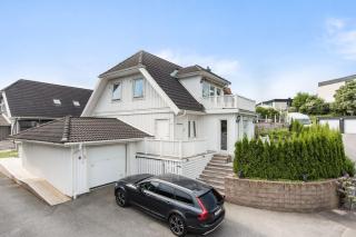 Spacious Family Villa Large Terrace 3BR - 9