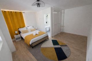 Family home with indoor pool & spa sleeps 22 - 7